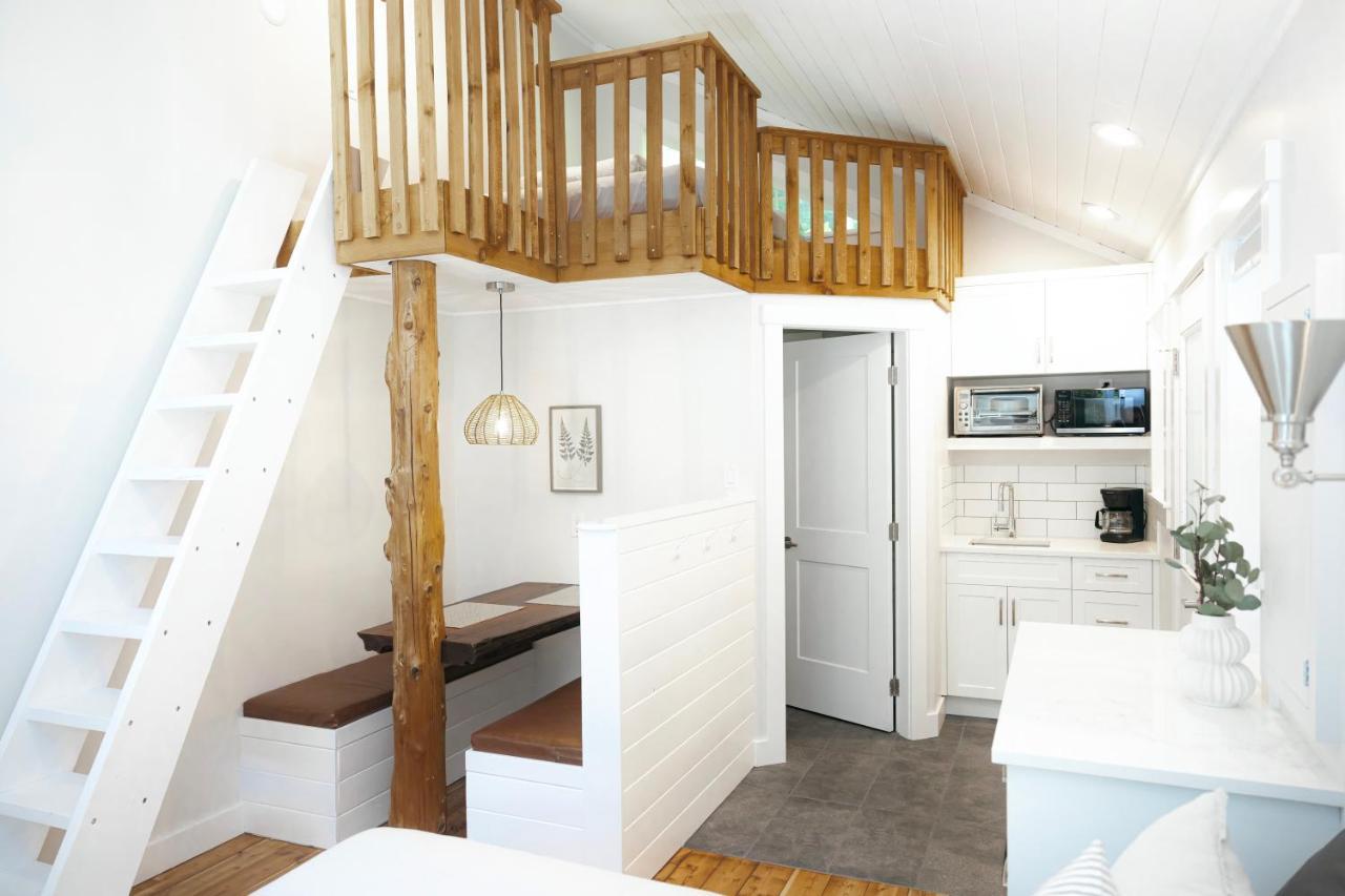 Surfs Inn Guesthouse & Cottages Ucluelet Szoba fotó