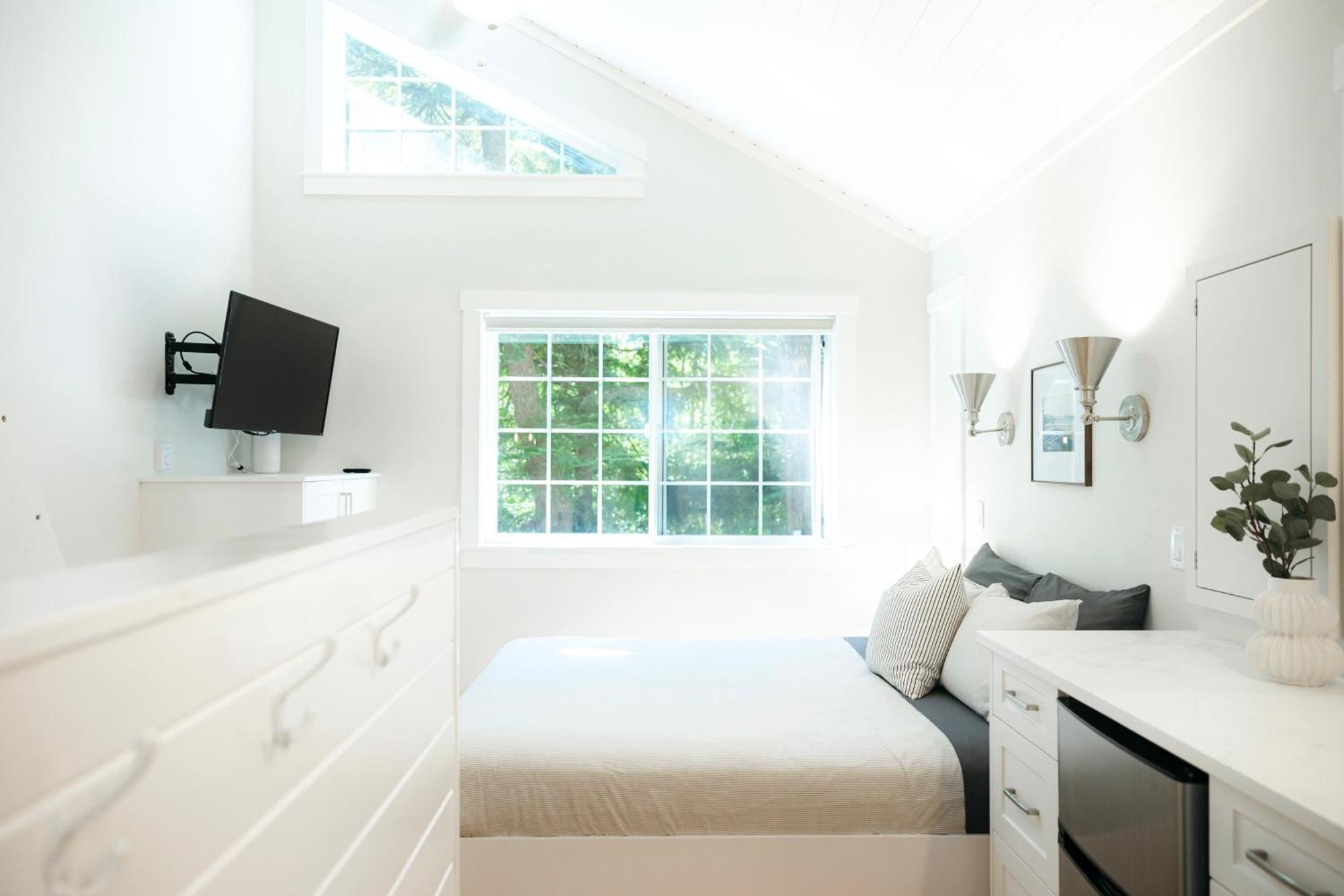 Surfs Inn Guesthouse & Cottages Ucluelet Szoba fotó